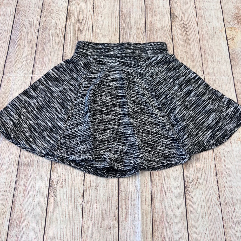 H&M Divided Womens‎ XS Marled Knit Skater Skirt Black White Flare Mini 0209760 9
